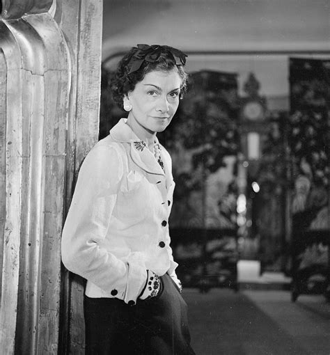 coco chanel projekty|Historia życia projektantki Coco Chanel .